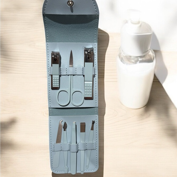 New Lemon Lavender file it away nail care kit in the color blue - Picture 2 of 2